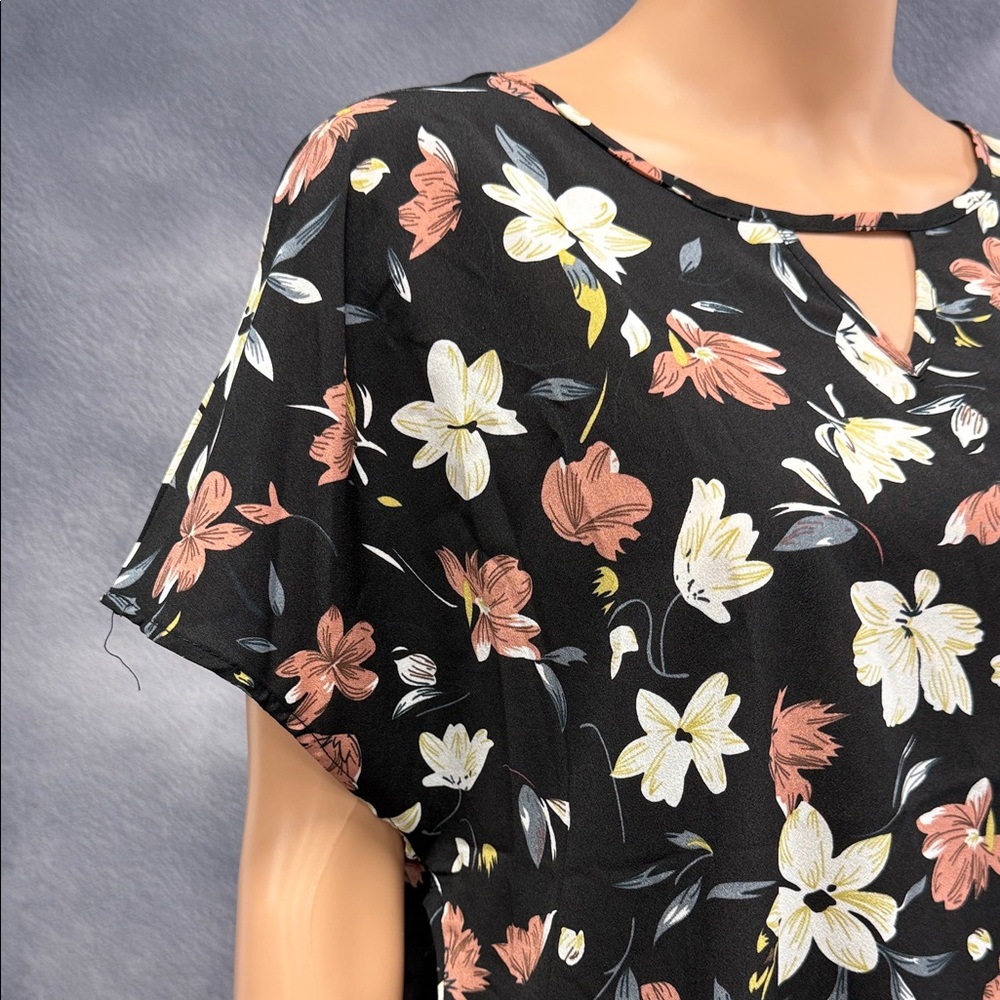 SHEIN Black Floral Blouse - Picture 3 of 4
